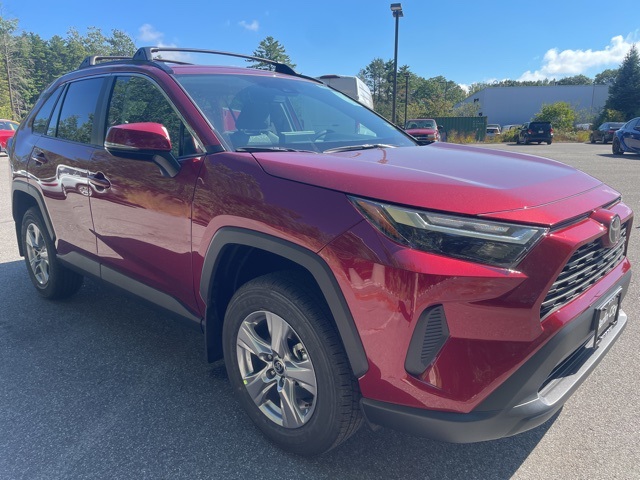 2025 Toyota RAV4 XLE photo 3