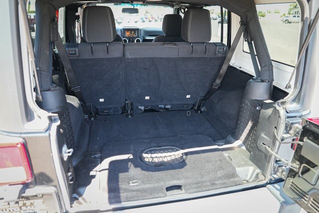 2015 Jeep Wrangler Unlimited Sahara photo 23