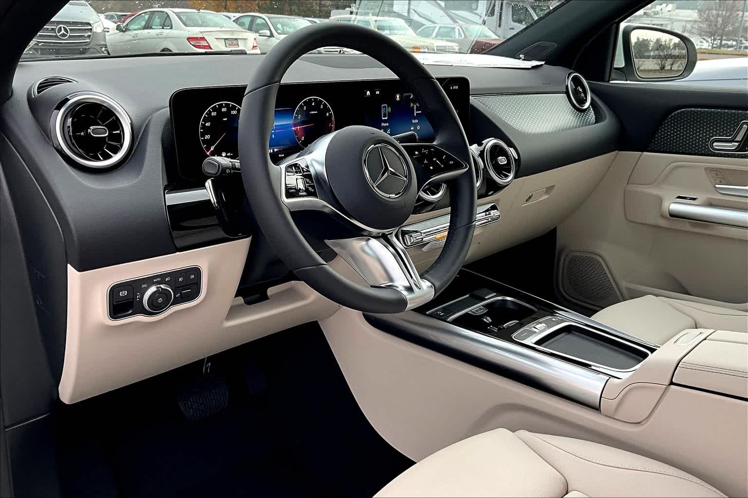 2025 Mercedes Benz GLA 250 4MATIC photo 9
