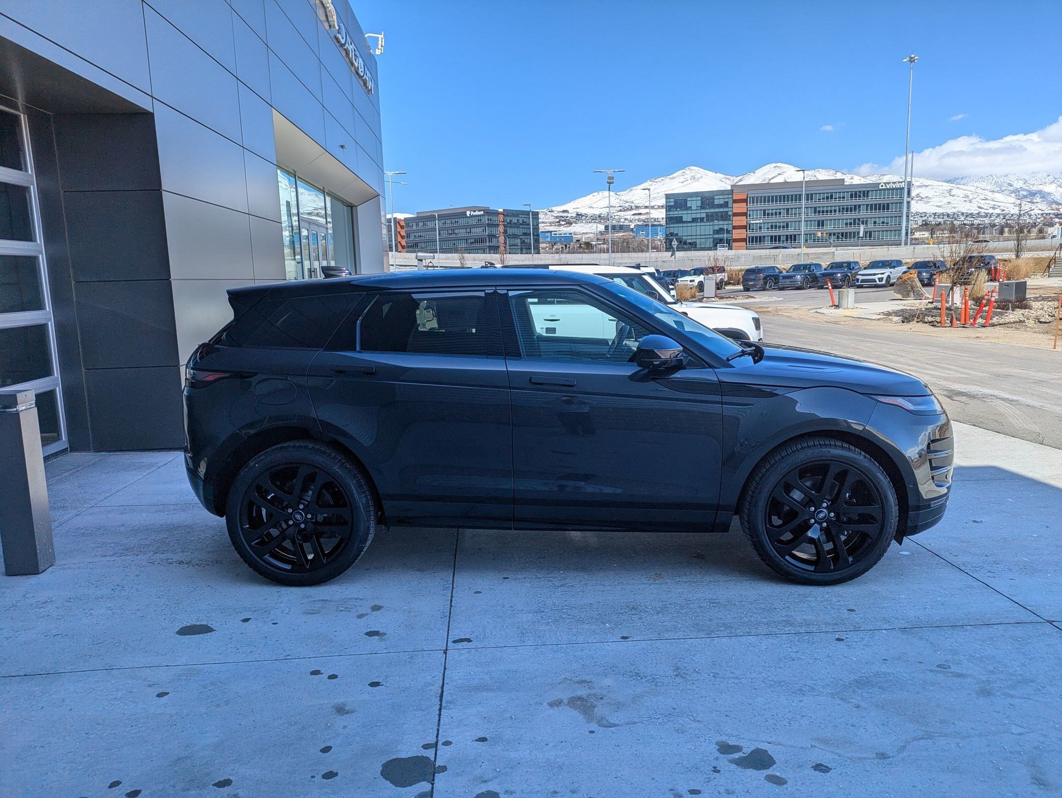 2026 Land Rover Range Rover Evoque Dynamic SE photo 7