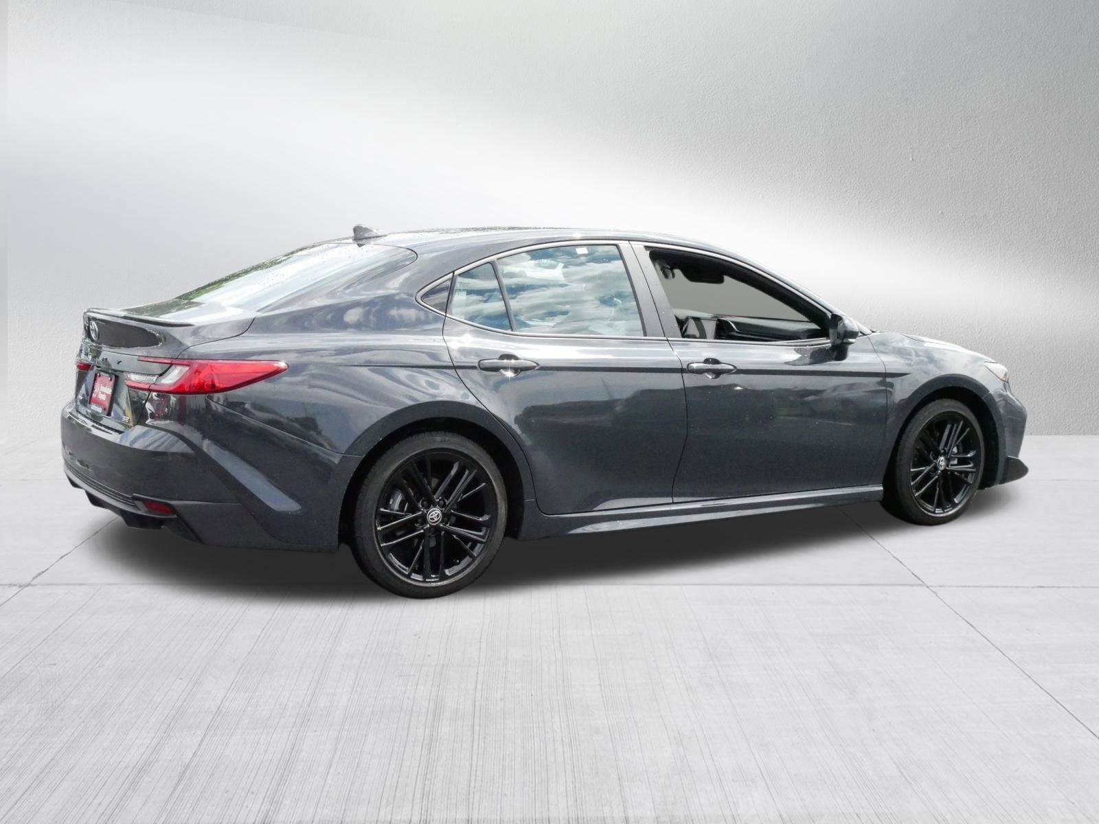 2025 Toyota Camry SE photo 7