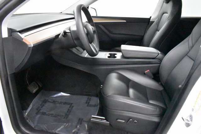 2024 Tesla Model Y Long Range photo 11