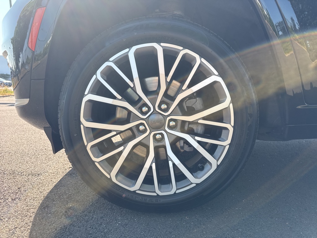 2021 Jeep Grand Cherokee L Summit Reserve photo 9