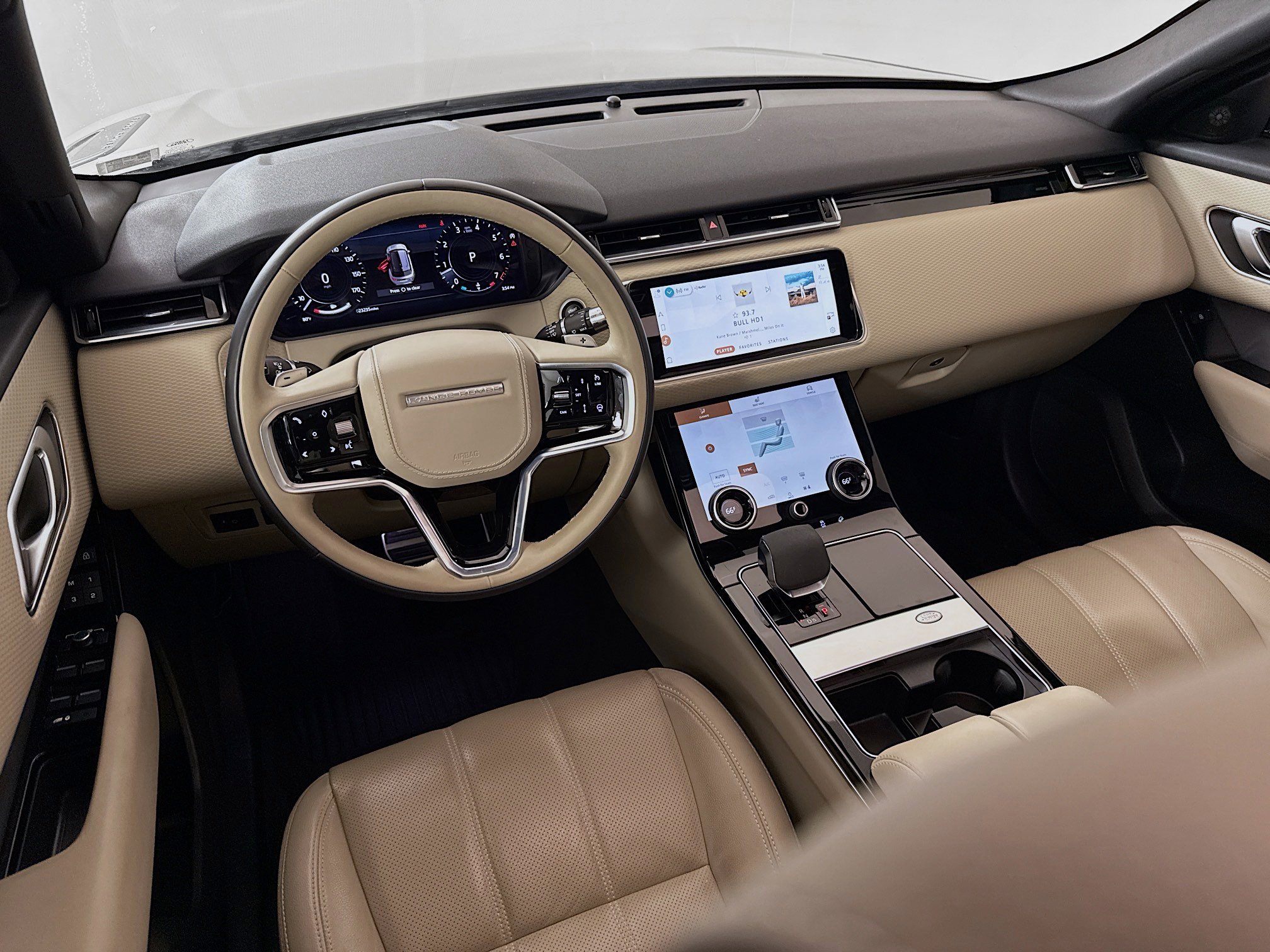 2023 Land Rover Range Rover Velar R-Dynamic S photo 18