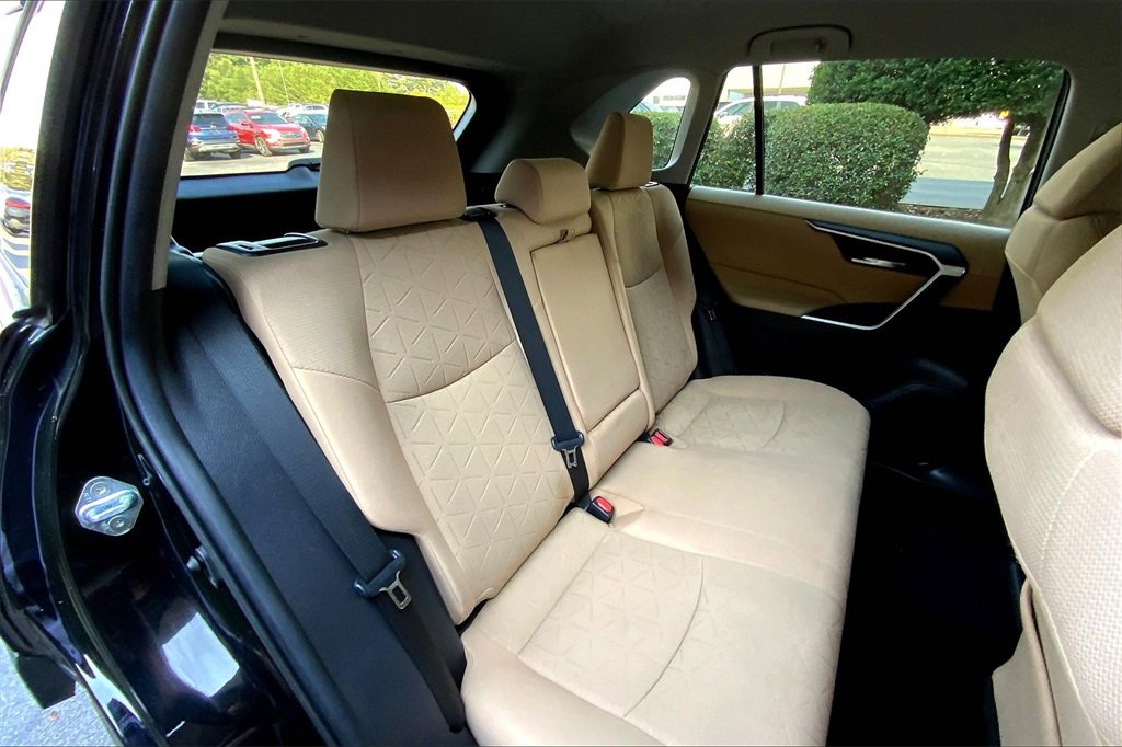 2021 Toyota RAV4 XLE photo 25