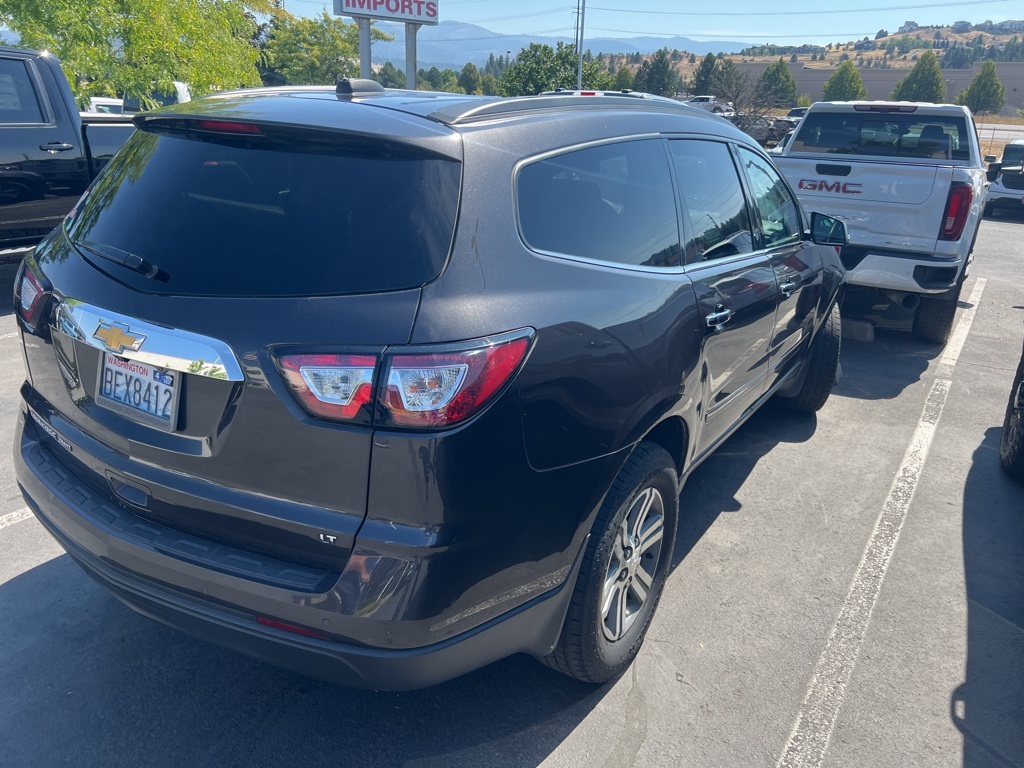 2017 Chevrolet Traverse 1LT photo 2
