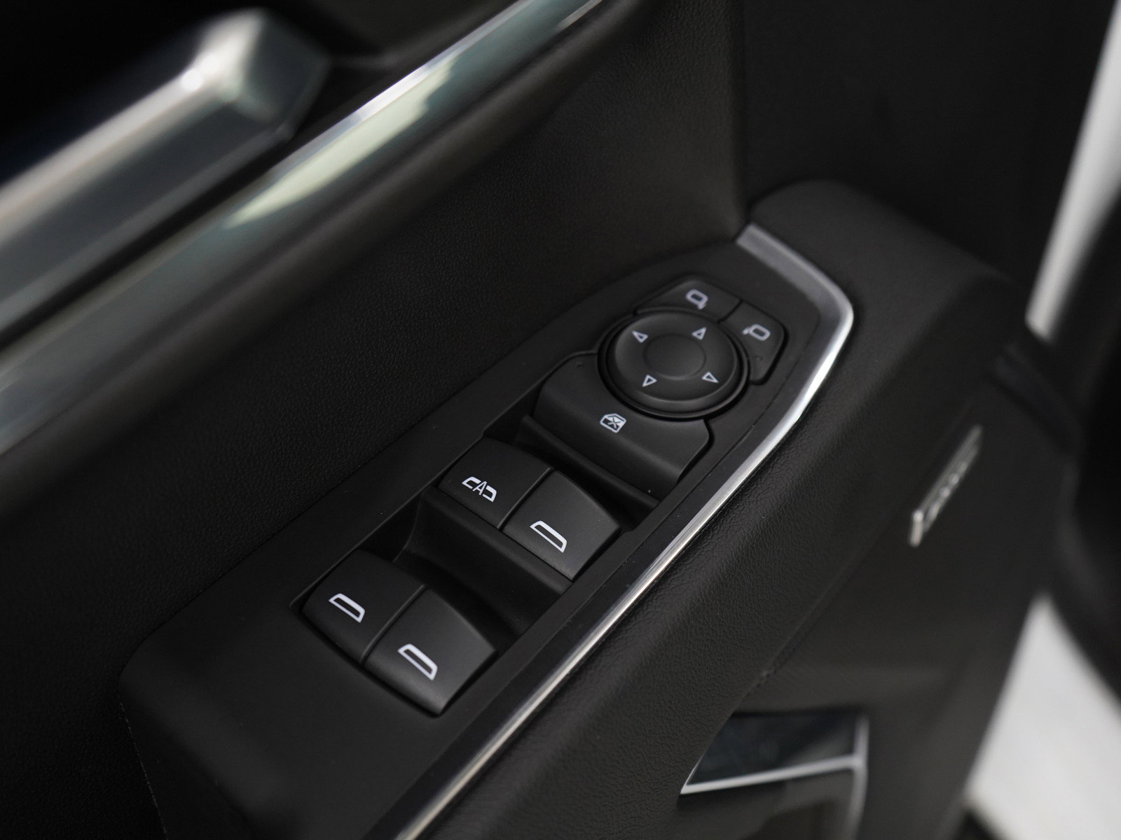 2023 Chevrolet Silverado RST photo 18