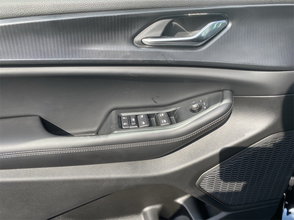 2025 Jeep Grand Cherokee Laredo photo 2
