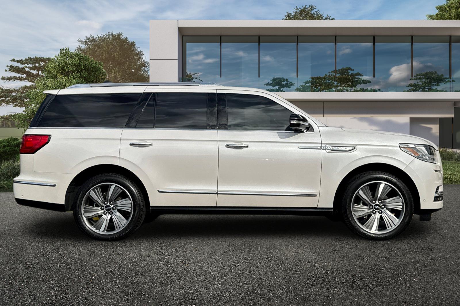 2018 Lincoln Navigator Reserve photo 2