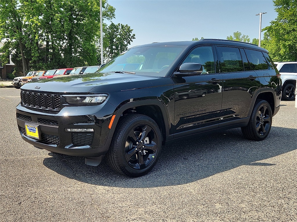 2025 Jeep Grand Cherokee Limited photo 2