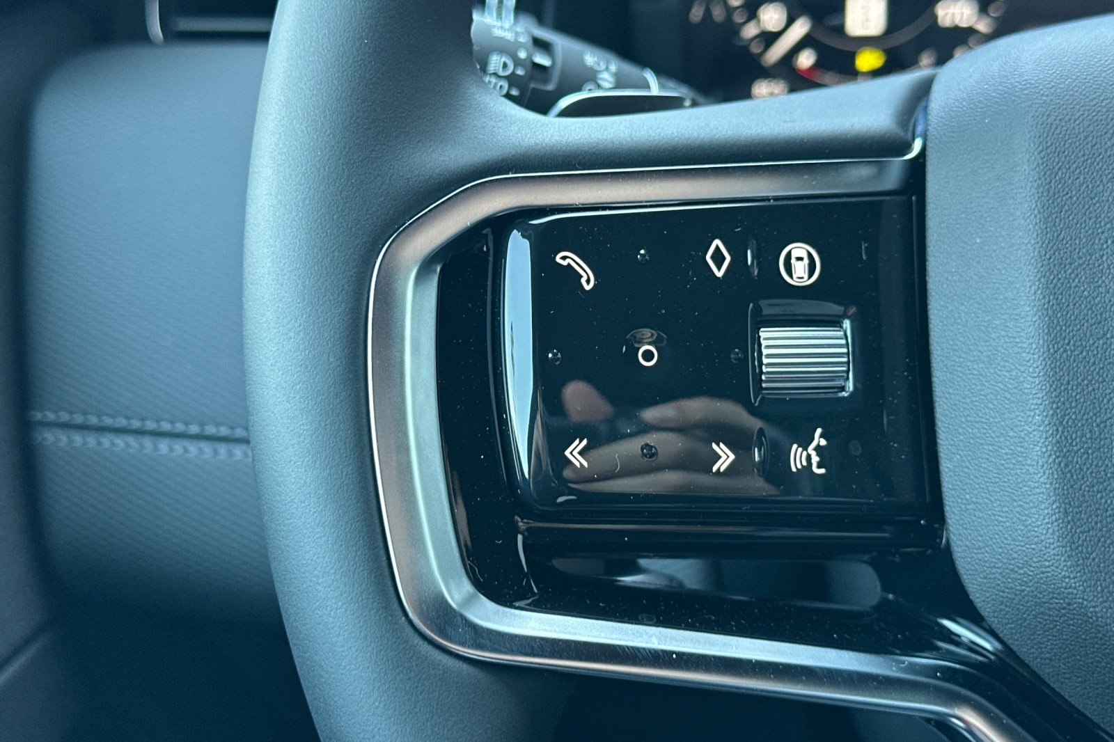 2025 Land Rover Discovery Sport SE photo 23