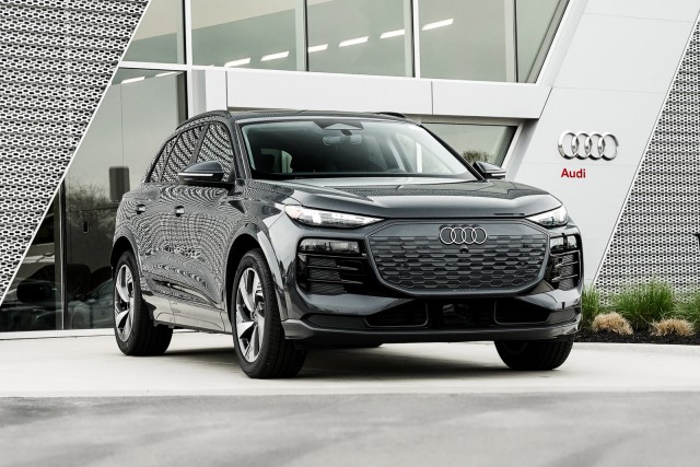 2025 Audi Q6 e-tron Premium Plus