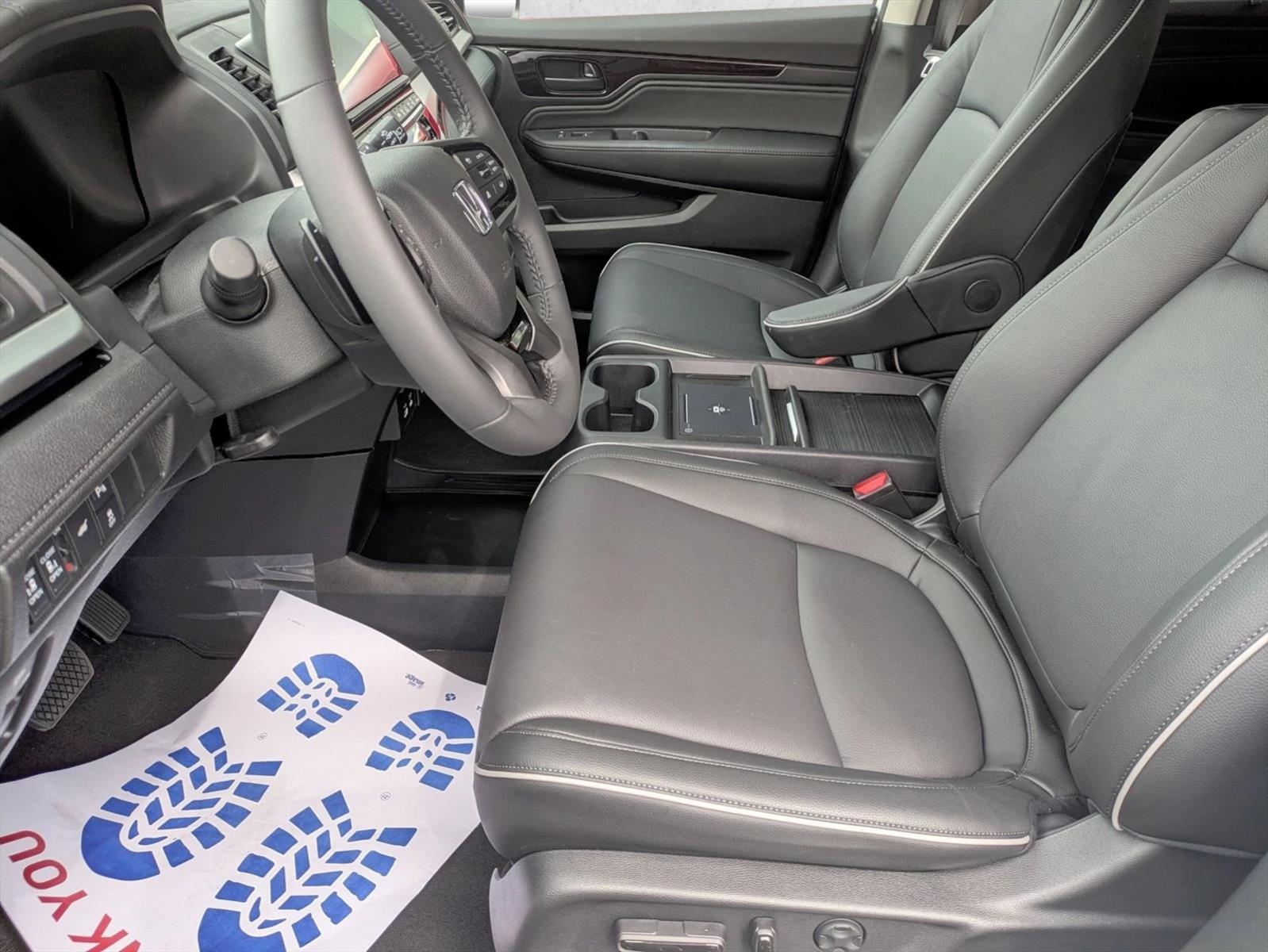 2025 Honda Odyssey Touring photo 10
