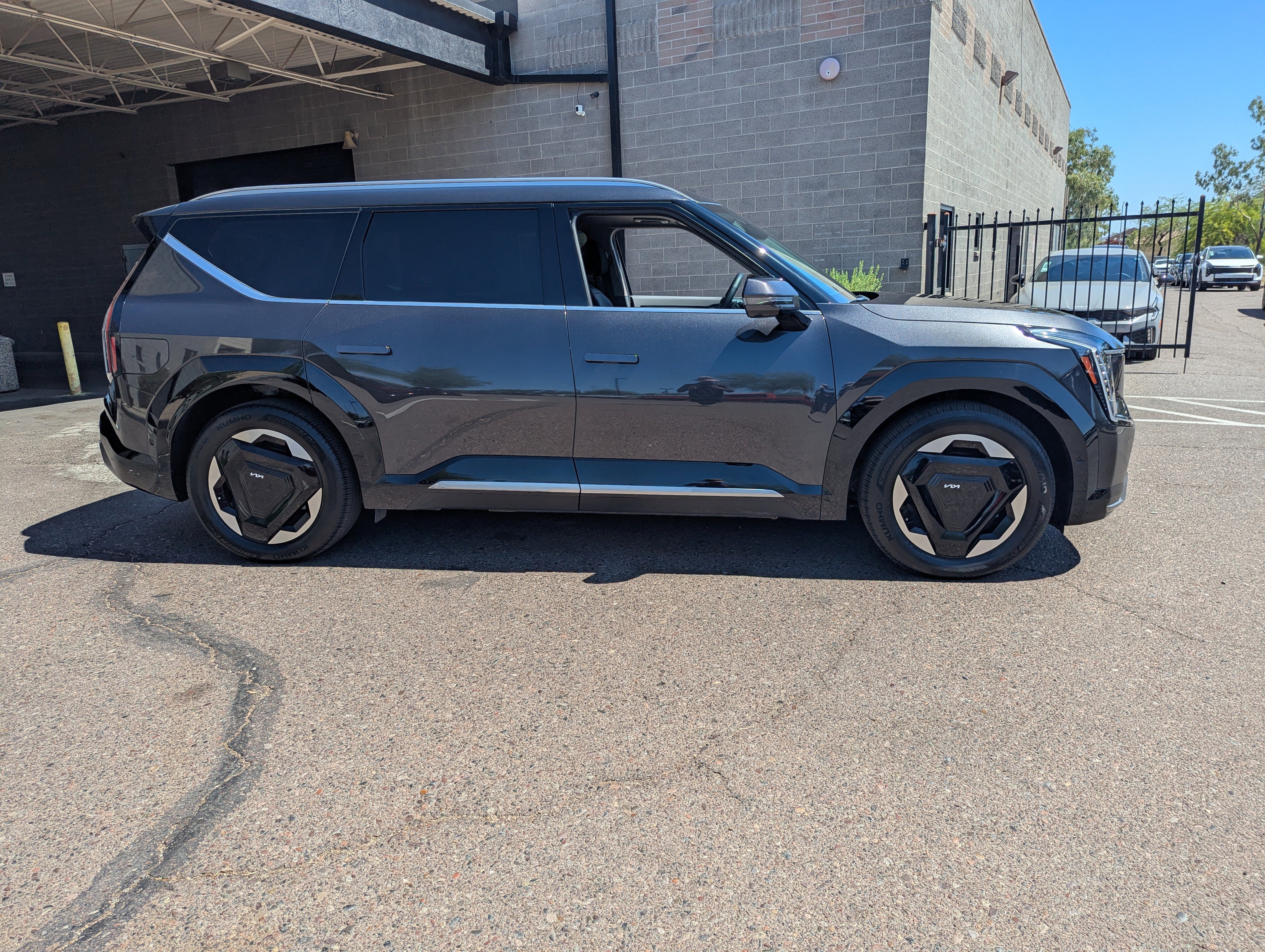 Used 2024 Kia Ev9 Land with VIN KNDADFS58R6030460 for sale in Phoenix, AZ