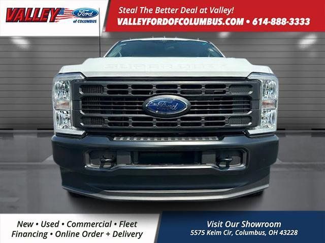 2025 Ford F-350 photo 2