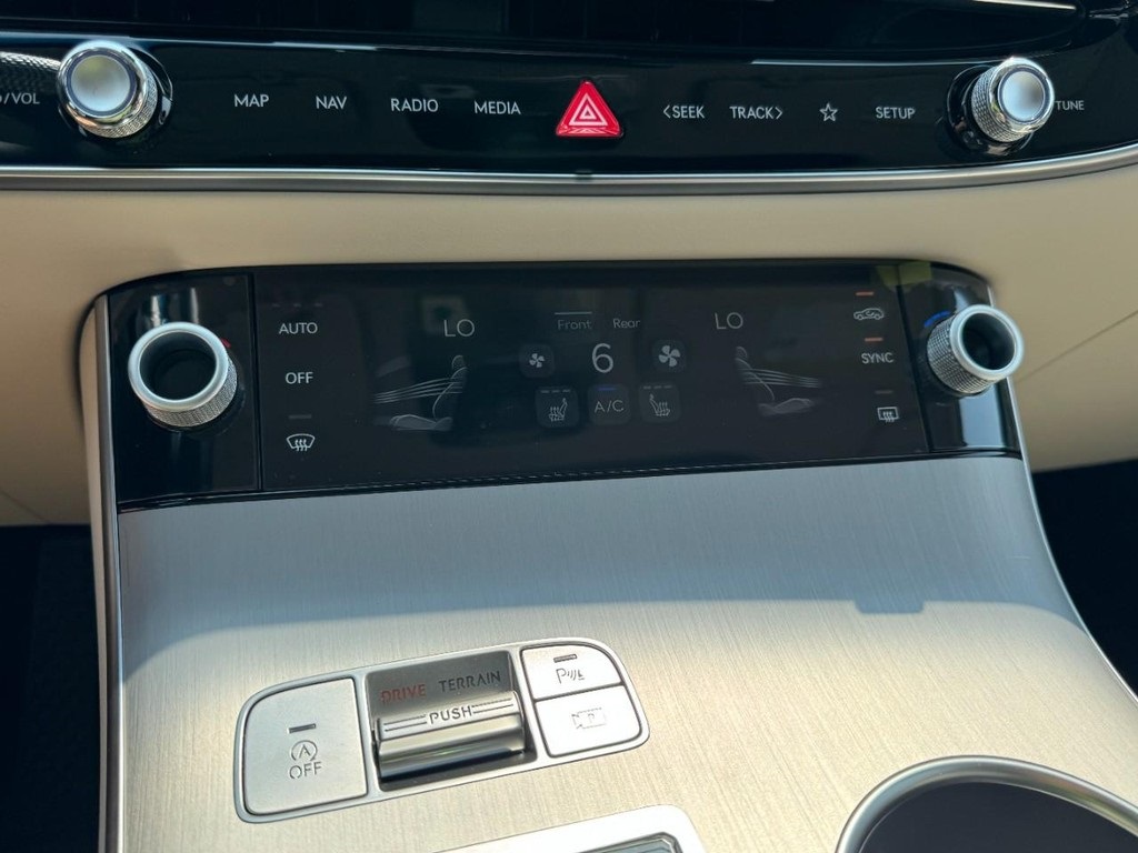 2026 Genesis GV70 2.5T Select photo 11