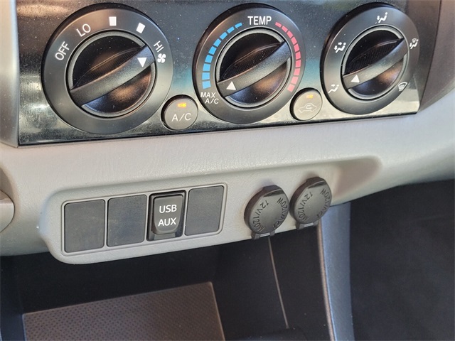 2015 Toyota Tacoma PreRunner V6 photo 19