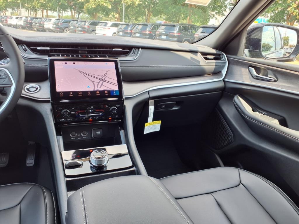 2025 Jeep Grand Cherokee Limited photo 19