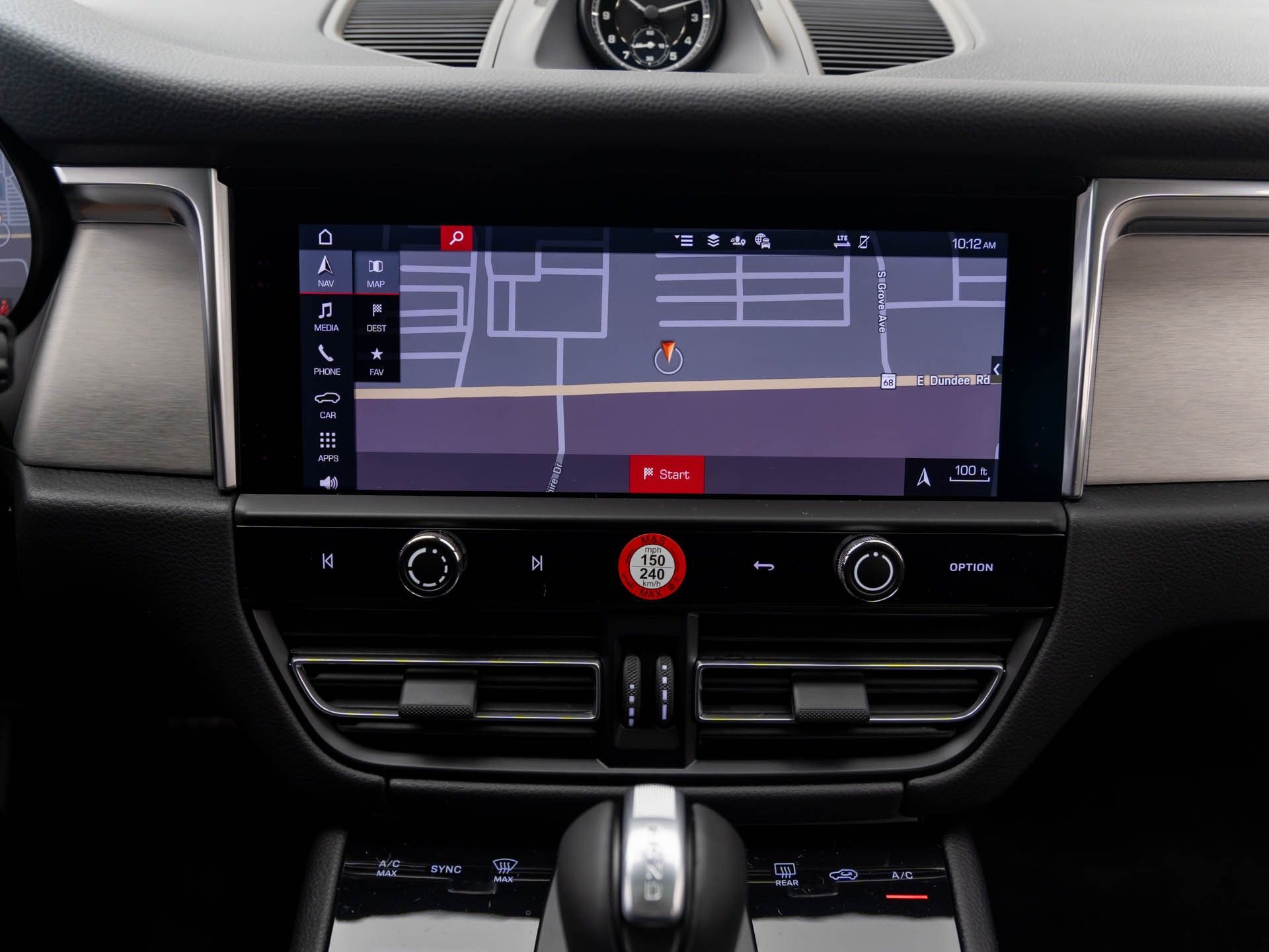 2025 Porsche Macan photo 23