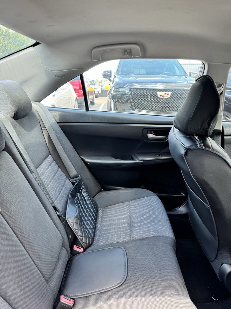 2017 Toyota Camry LE photo 9