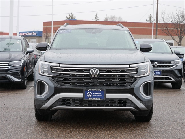 Certified 2025 Volkswagen Atlas Atlas Peak Edition with VIN 1V2CR2CA8SC528257 for sale in Inver Grove Heights, Minnesota