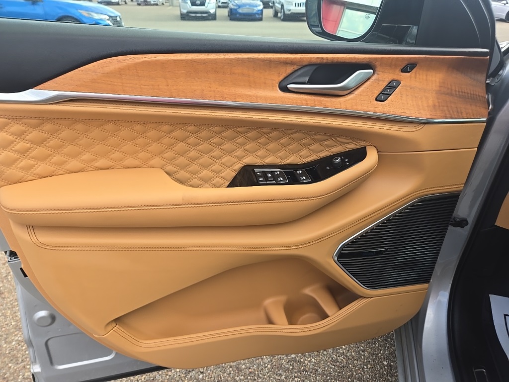 2024 Jeep Grand Cherokee Summit photo 12