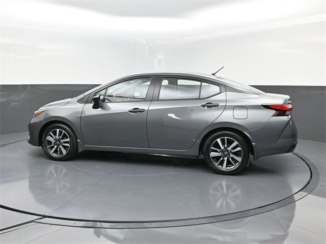 2025 Nissan Versa 1.6 S photo 4