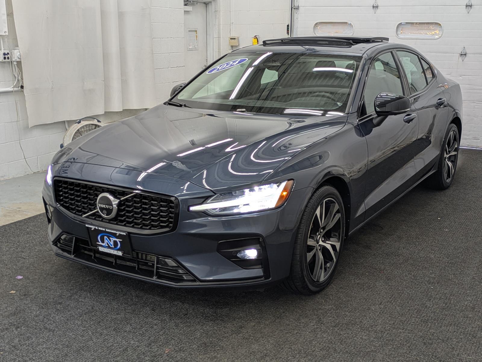 2024 Volvo S60 Plus's photo