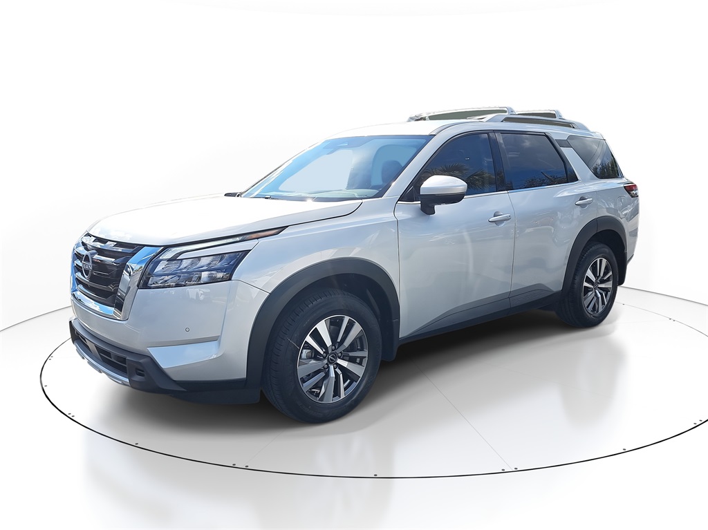 2025 Nissan Pathfinder SL photo 3