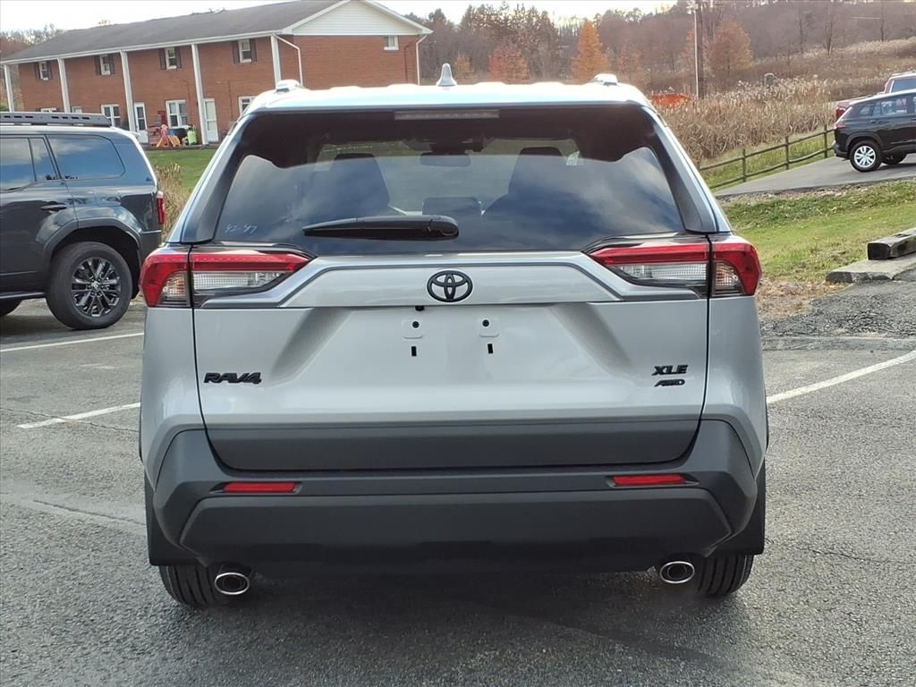 2025 Toyota RAV4 XLE photo 2