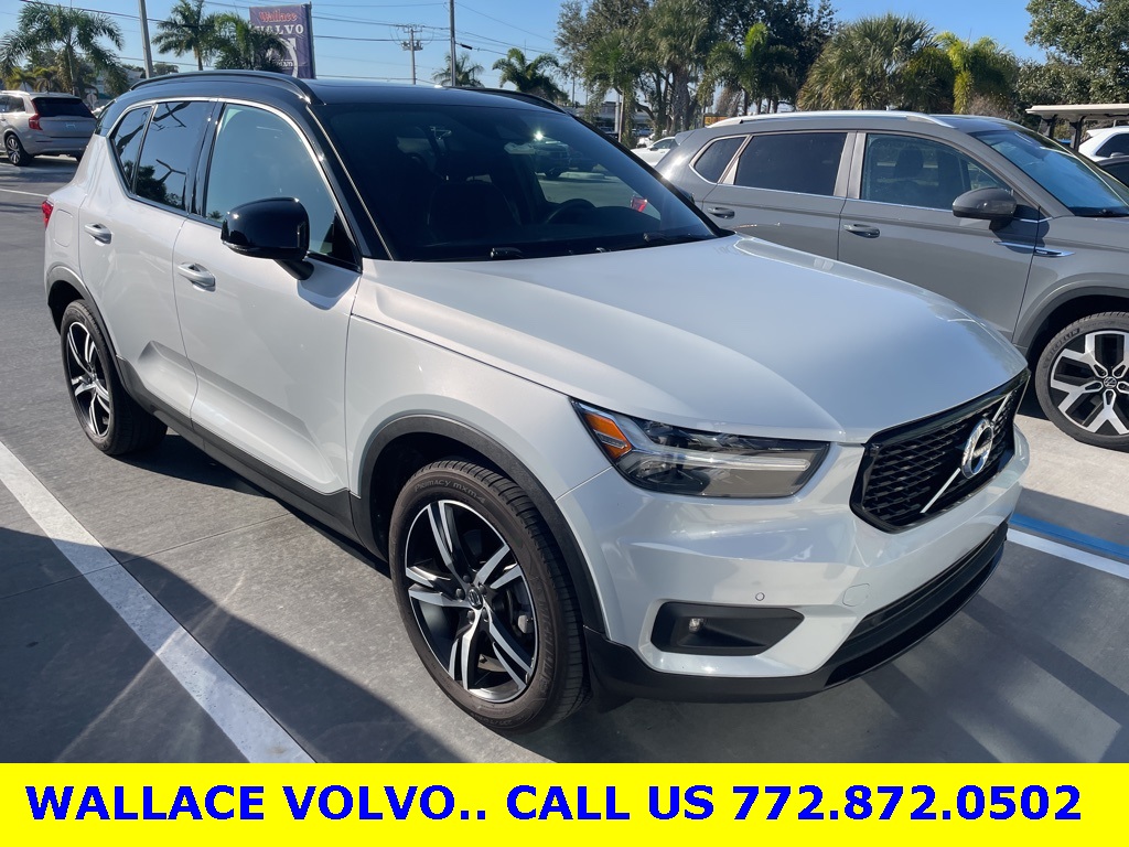 2021 Volvo XC40 R-Design's photo