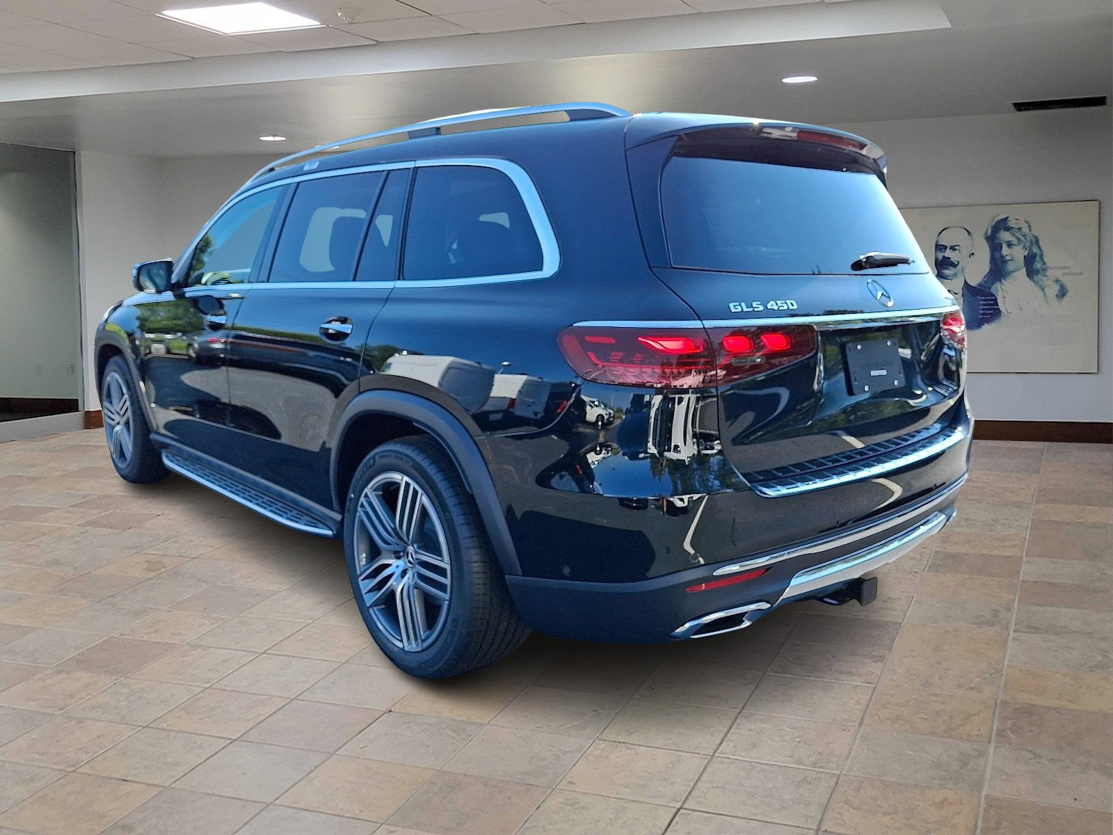2026 Mercedes Benz GLS 450 4MATIC photo 4