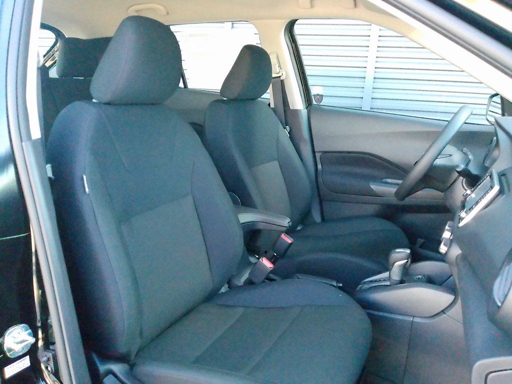 2025 Nissan Kicks Play S photo 2