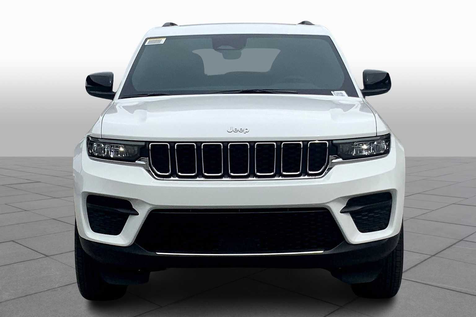 2025 Jeep Grand Cherokee Laredo X photo 3