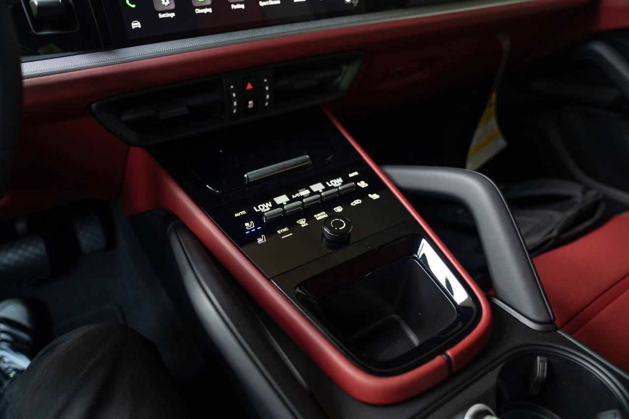 2025 Porsche Cayenne E-Hybrid photo 21