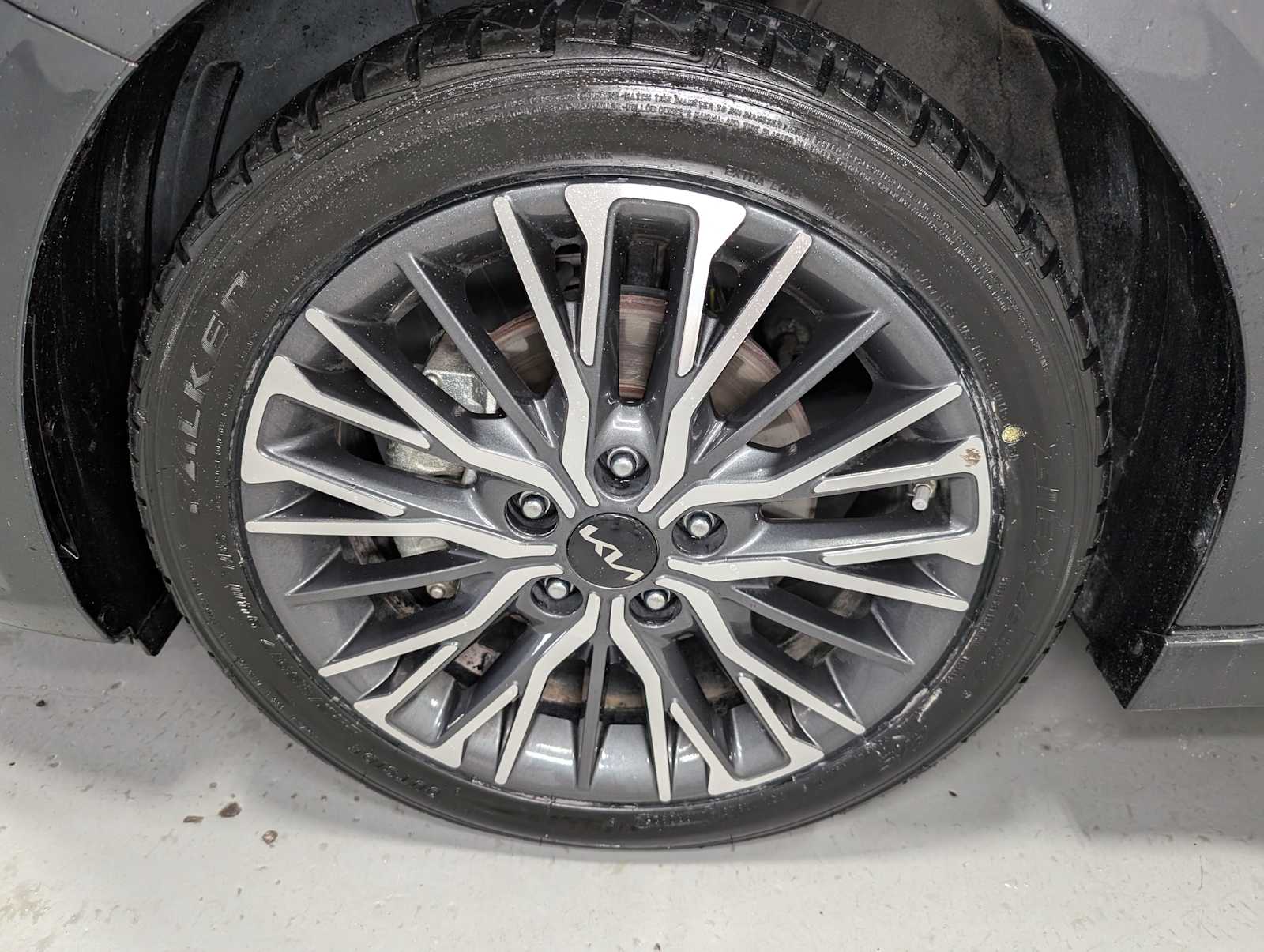 2024 Kia Forte GT-Line photo 2