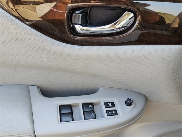2014 Nissan Quest SV photo 30