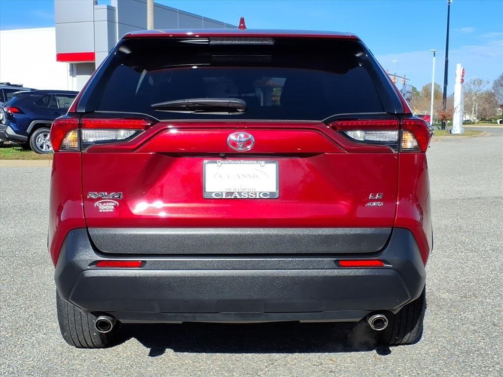 2022 Toyota RAV4 LE photo 4