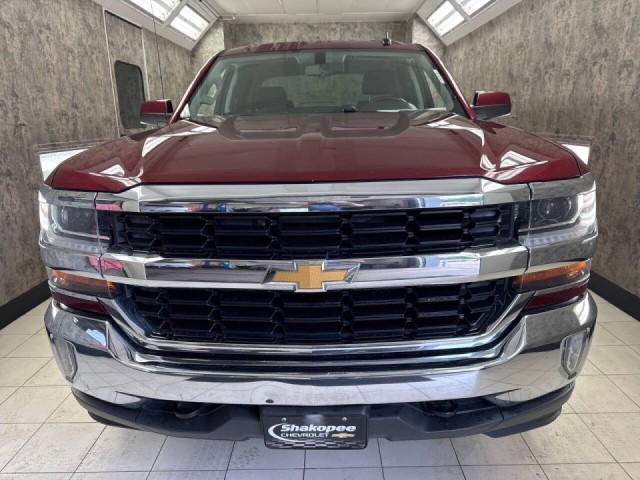 2016 Chevrolet Silverado 1500 LT photo 2