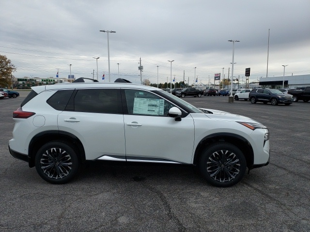 2026 Nissan Rogue Platinum photo 2