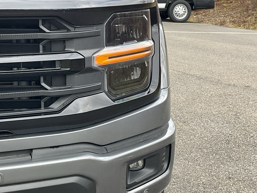 2024 Ford F-150 XLT photo 2