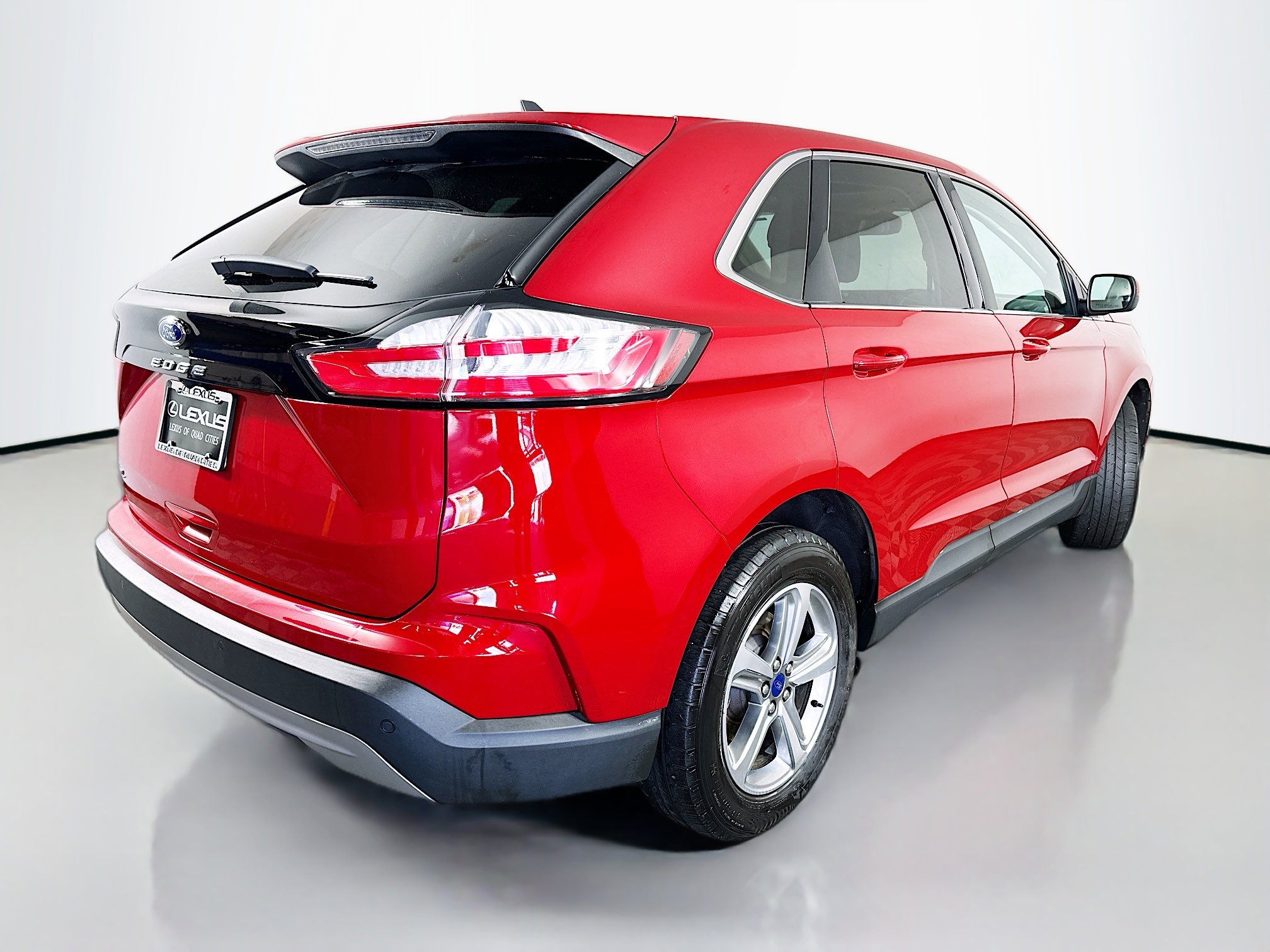 2021 Ford Edge SEL photo 3