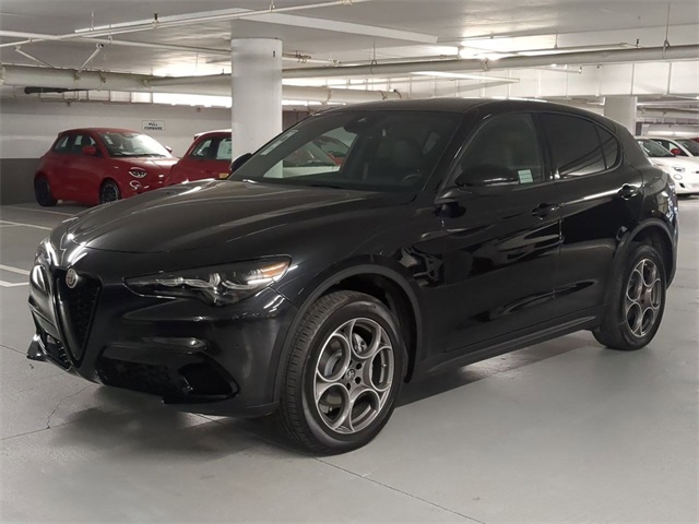 2025 Alfa Romeo Stelvio Sprint Base photo 3