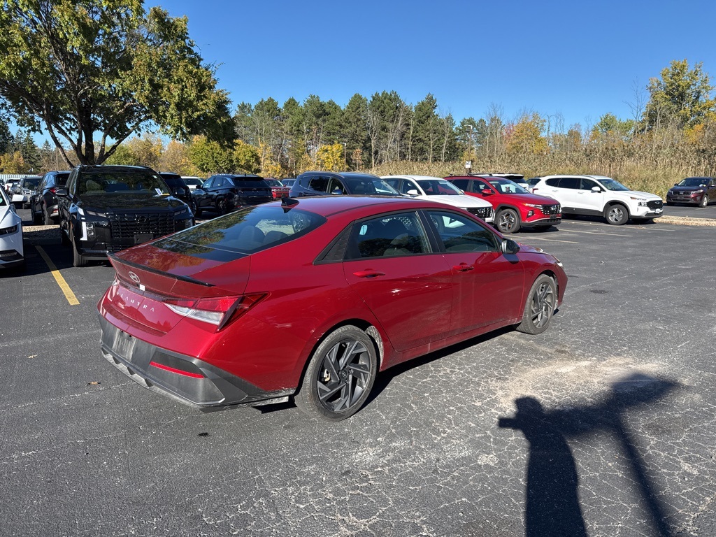 2025 Hyundai Elantra SEL Sport photo 3