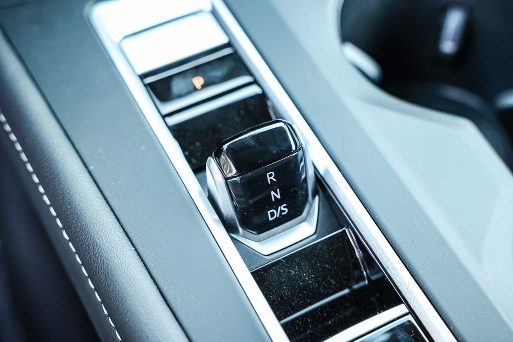 2026 Volkswagen Atlas SE photo 3