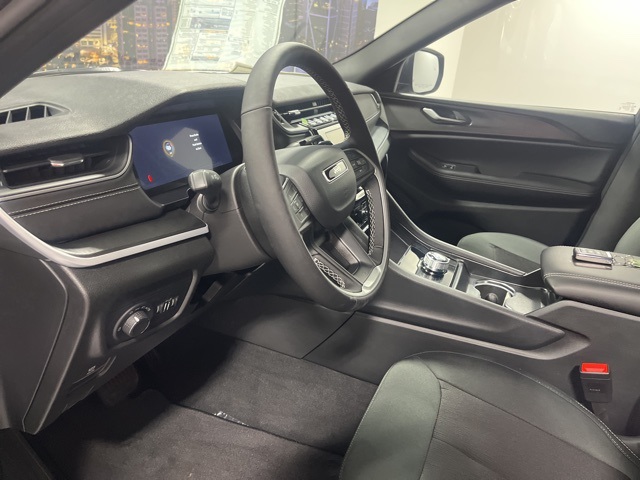 2025 Jeep Grand Cherokee Laredo X photo 7