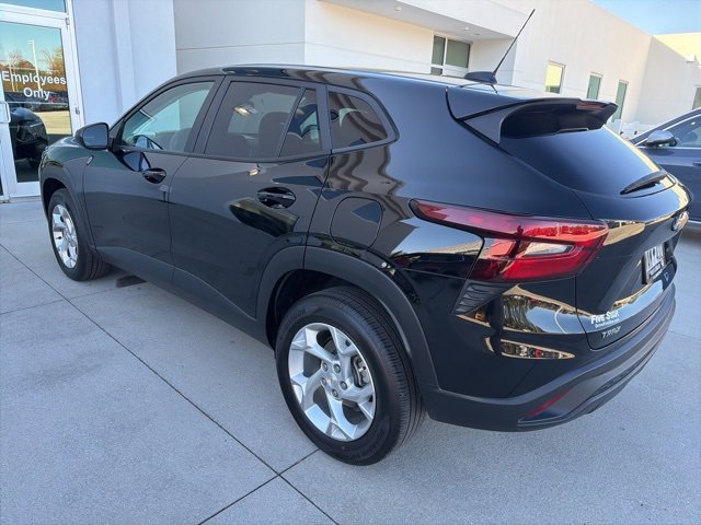 2024 Chevrolet Trax LS photo 4