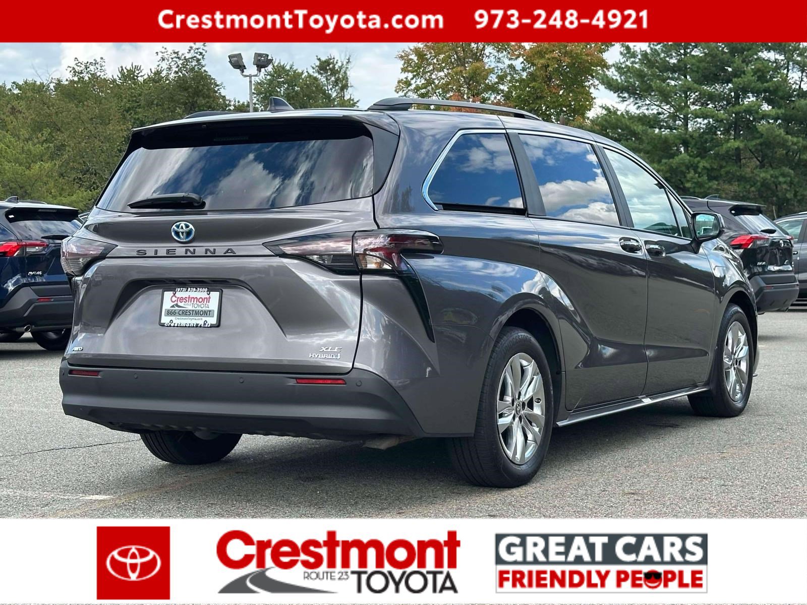 2024 Toyota Sienna XLE photo 3