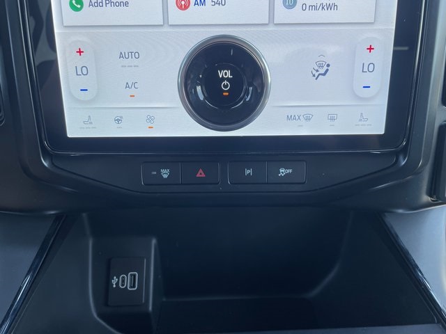 2025 Ford F-150 Lightning Flash photo 28