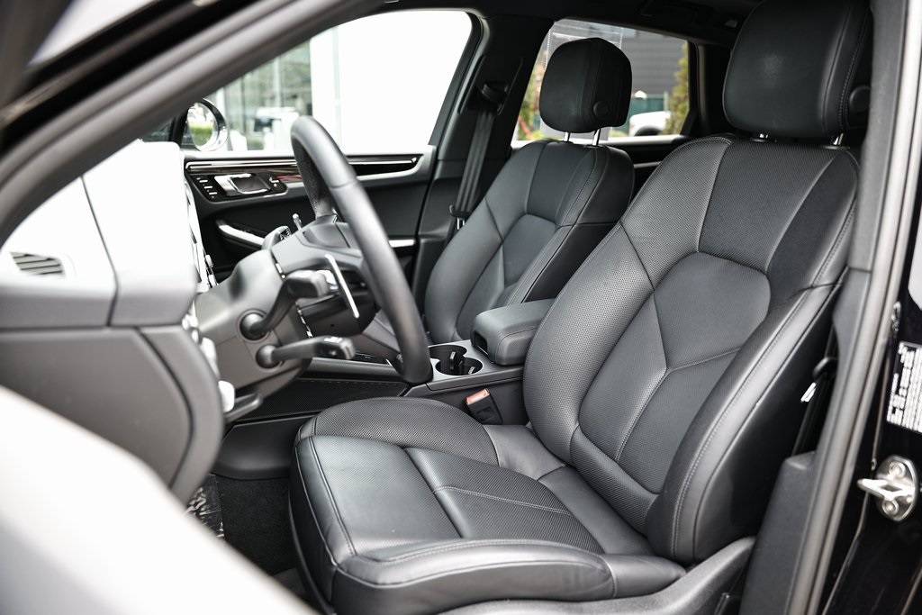 2025 Porsche Macan T photo 5